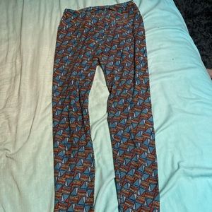 LulaRoe colorful comfy cute leggings. One size